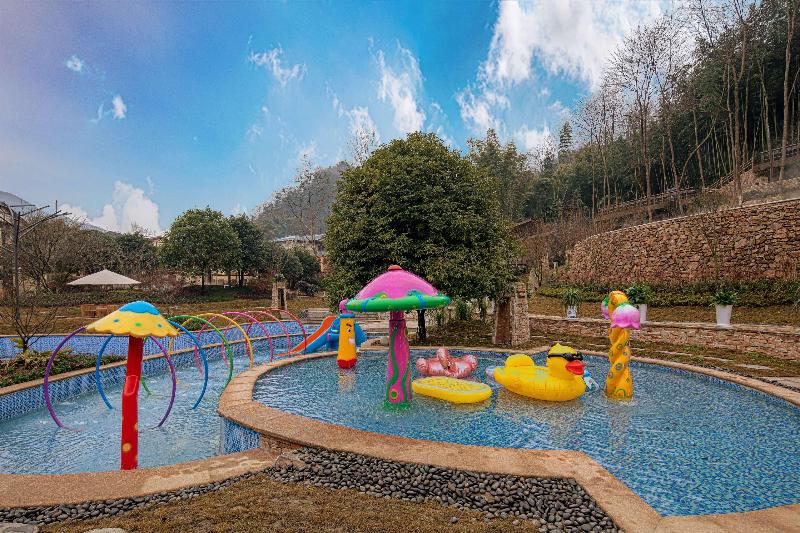 Fotos del hotel Howard Johnson Huashuiwan Hot Springs Resort Chengdu:  23