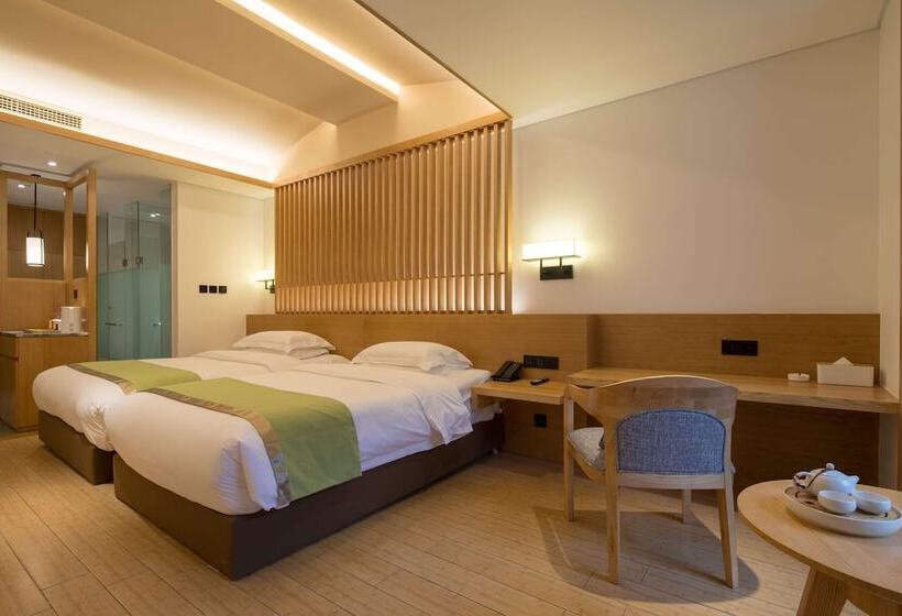 Fotos del hotel Howard Johnson Huashuiwan Hot Springs Resort Chengdu:  2