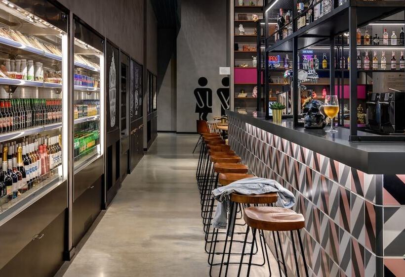 Fotos del hotel Moxy Lisboa Oriente:  21