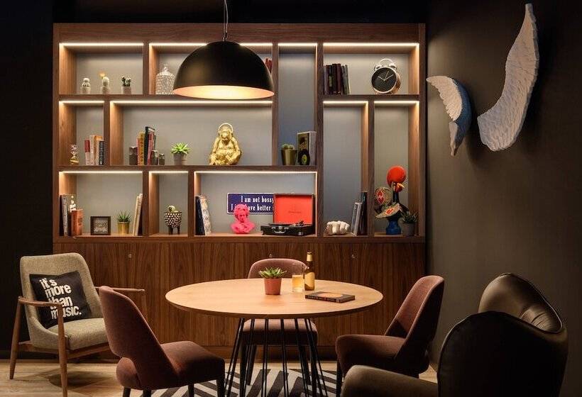 Fotos del hotel Moxy Lisboa Oriente:  19