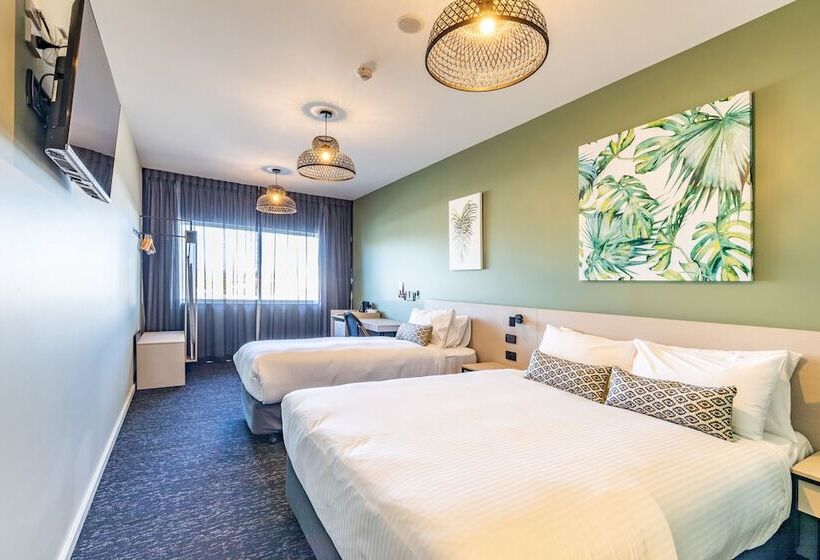 Nightcap At Commercial