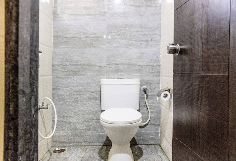 Fotos del hotel Capital O 70043 Limestone Luxury Rooms:  4