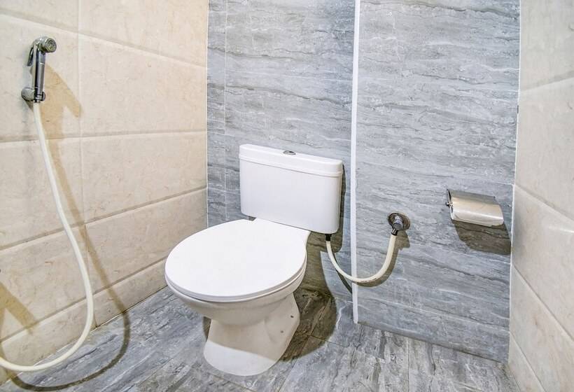 Fotos del hotel Capital O 70043 Limestone Luxury Rooms:  10