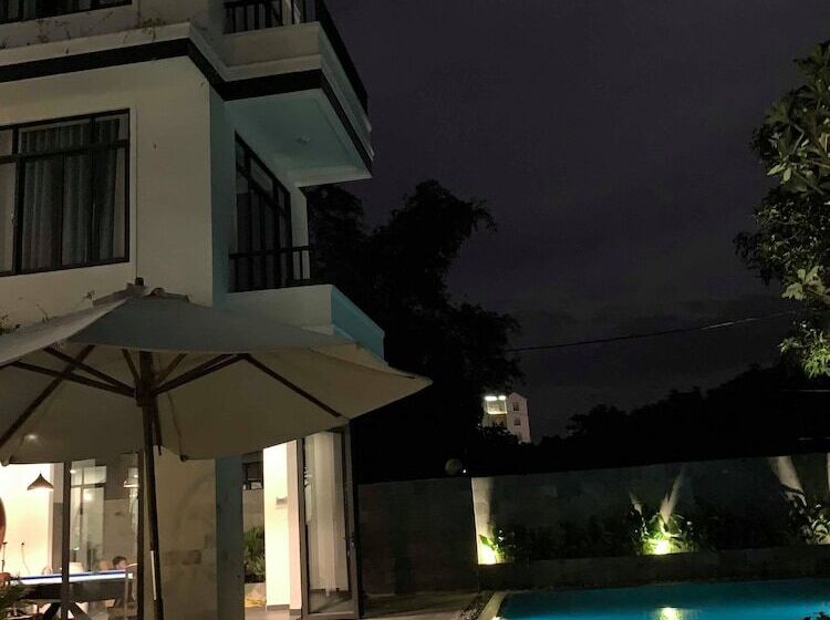 Fotos del hotel The Corner Riverside Villa:  2