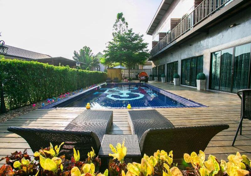 Fotos del hotel The Bike Loft Family Hostel:  2