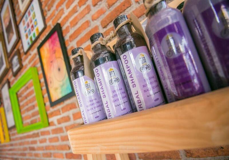 Fotos del hotel The Bike Loft Family Hostel:  6