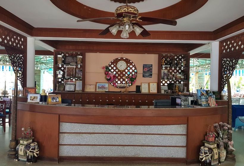 Fotos del hotel Castle Howchow Beach Resort:  3