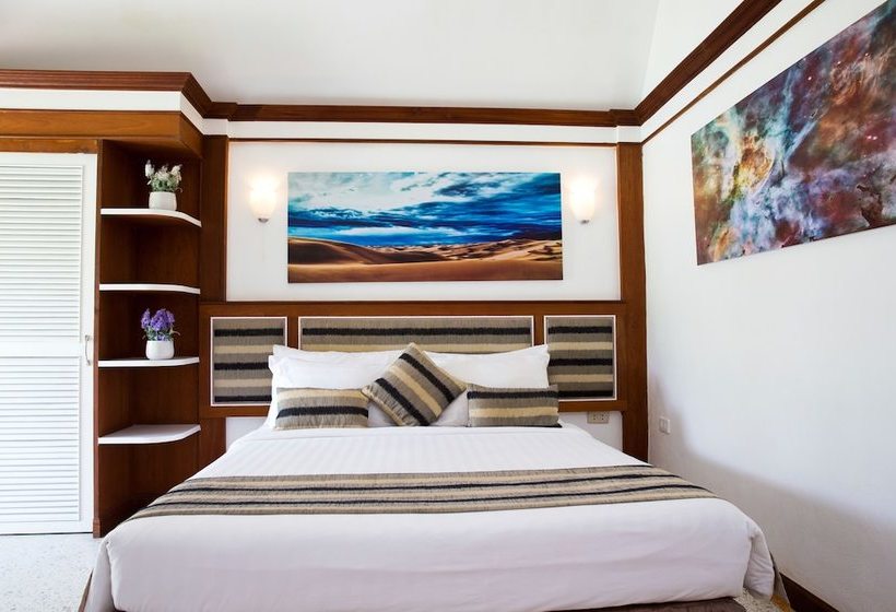 Fotos del hotel Castle Howchow Beach Resort:  5