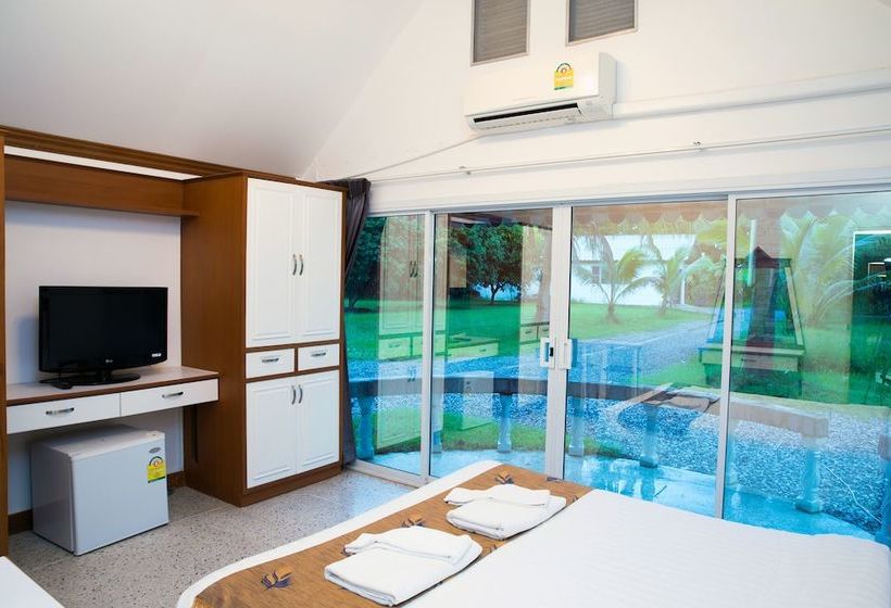 Fotos del hotel Castle Howchow Beach Resort:  4