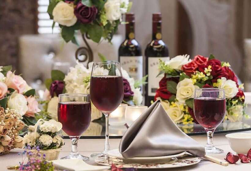 Fotos del hotel Golden Tulip Aesthetics Hotel:  9