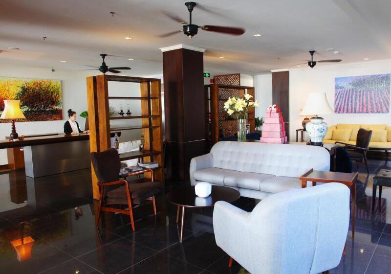 Dan Oasis Beach Hotel And Apartment