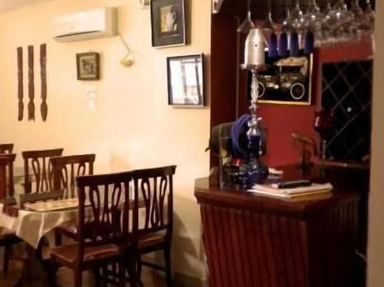 Fotos del hotel Hostal Perla Real Inn:  4