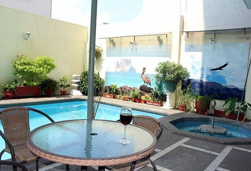 Fotos del hotel Hostal Perla Real Inn:  7