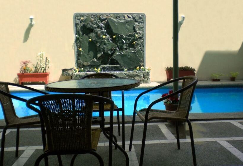 Fotos del hotel Hostal Perla Real Inn:  15