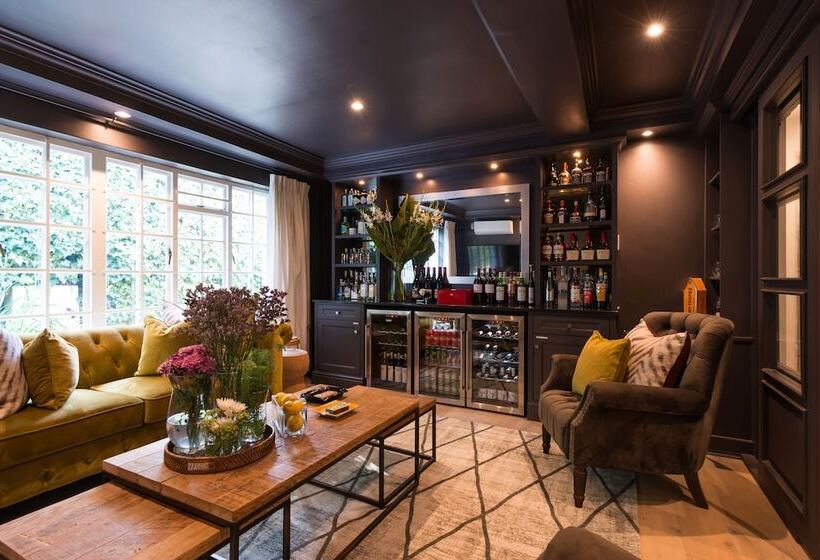 Villa Coloniale Schumacher Luxury Retreat