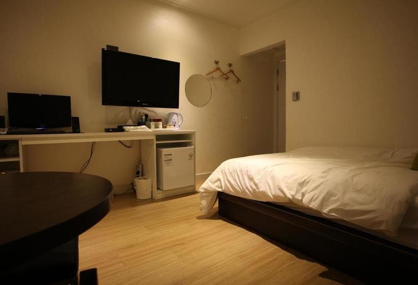 Fotos del hotel Y:  7