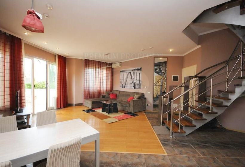 Fotos del hotel First Choice Apartments:  17