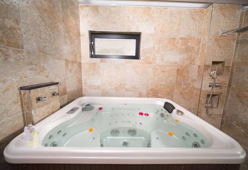 Fotos del hotel Libentia  & Pool Villa:  2