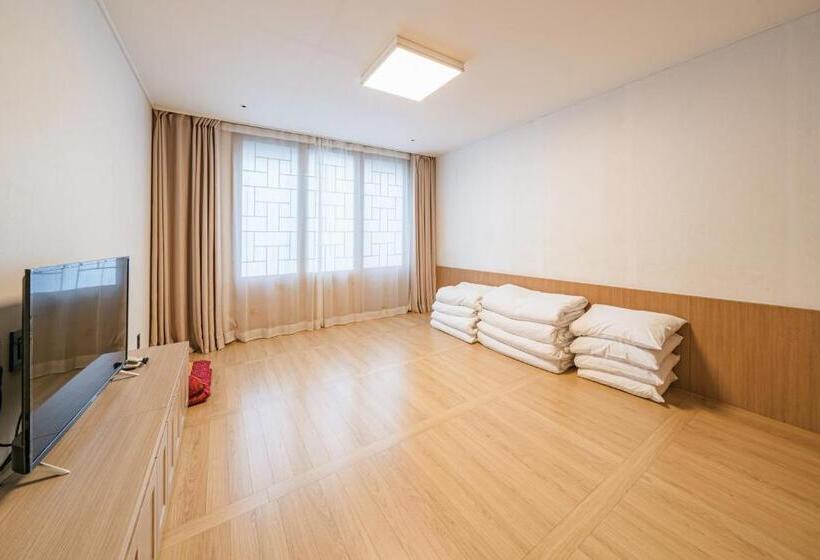 Fotos del hotel First70:  24