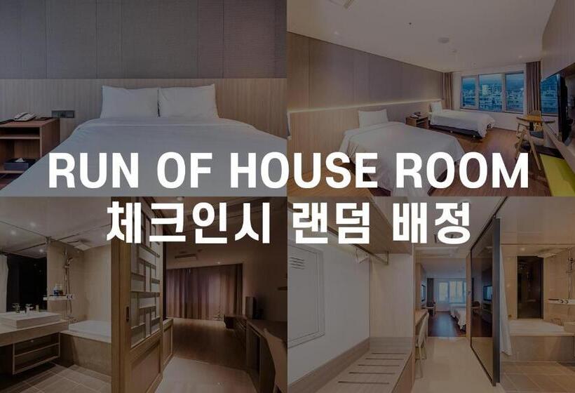 Fotos del hotel First70:  12