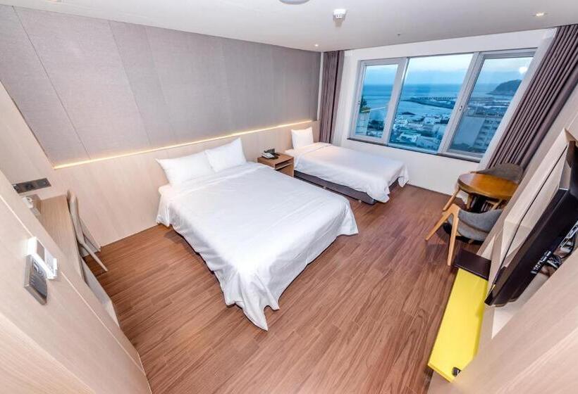 Fotos del hotel First70:  13