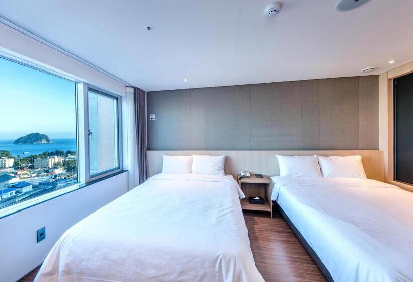 Fotos del hotel First70:  14