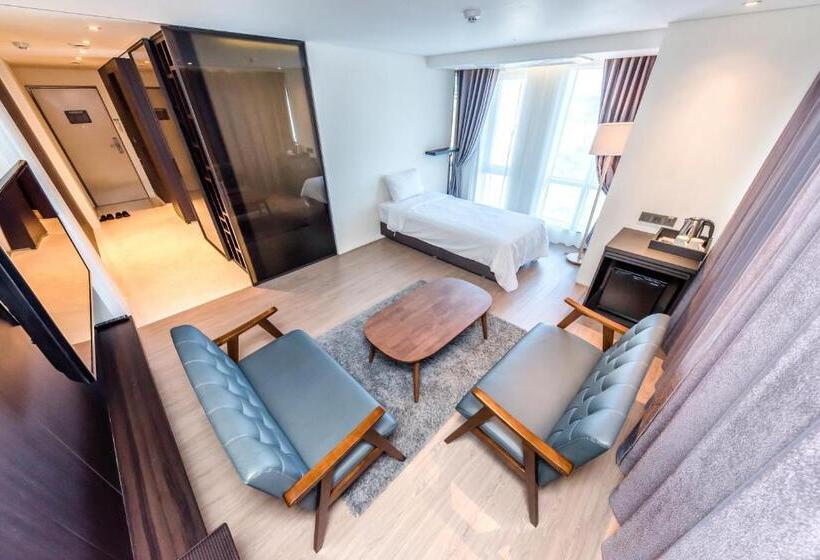 Fotos del hotel First70:  15