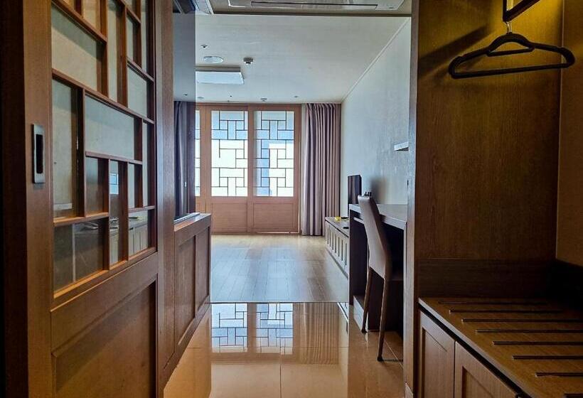 Fotos del hotel First70:  25