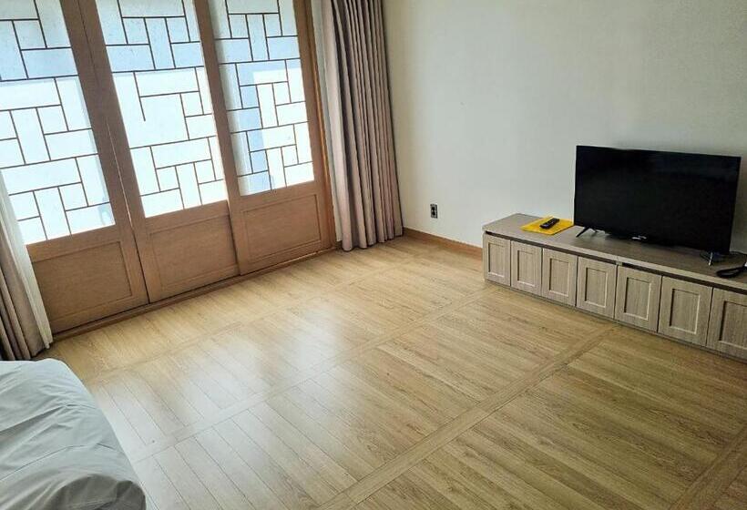 Fotos del hotel First70:  22