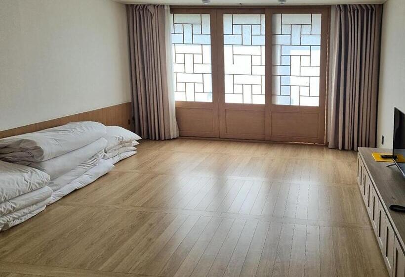 Fotos del hotel First70:  21