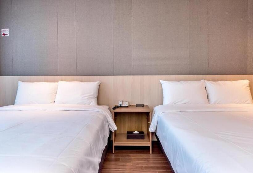 Fotos del hotel First70:  10