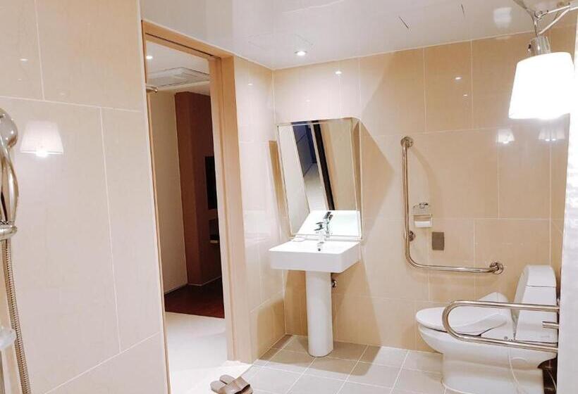 Fotos del hotel First70:  3