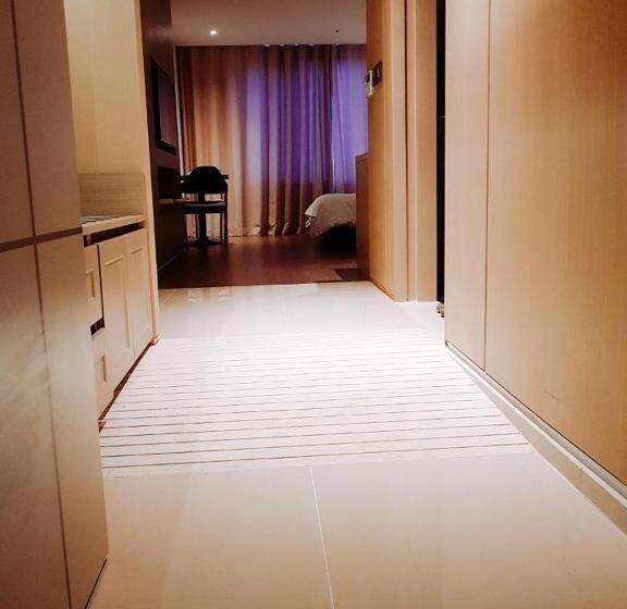 Fotos del hotel First70:  8