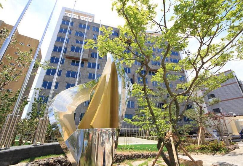 Fotos del hotel First70:  4