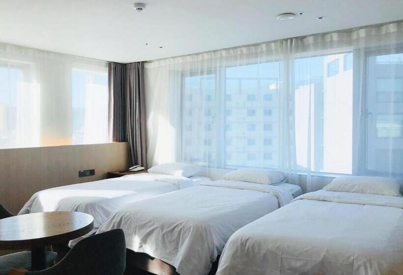 Fotos del hotel First70:  6