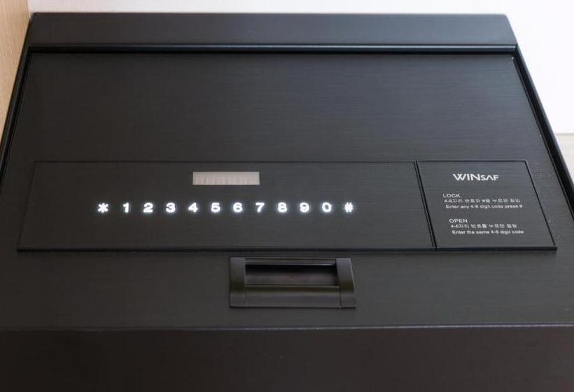 Fotos del hotel First70:  2