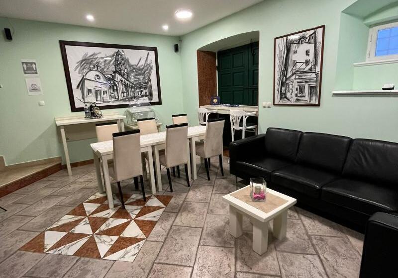 Fotos del hotel Rooms Toni Palace:  2