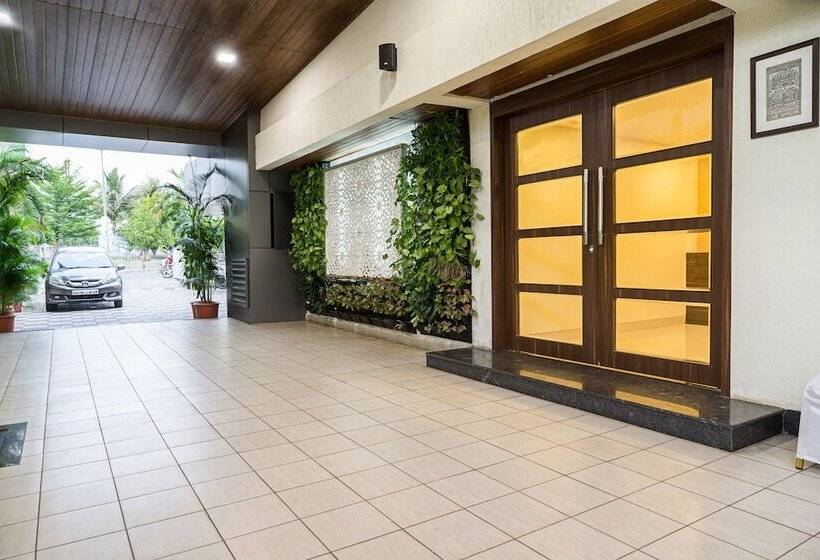 Fotos del hotel Treebo Tryst Grand Emerald:  9