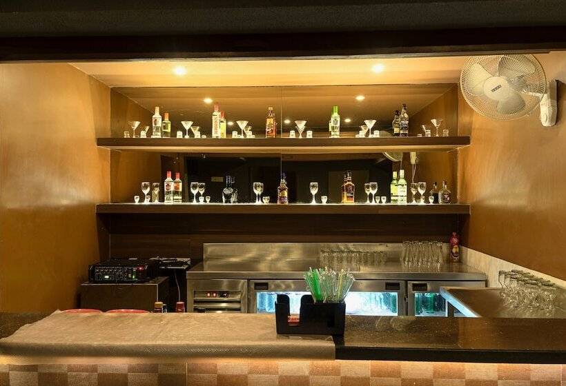 Fotos del hotel Treebo Tryst Grand Emerald:  12