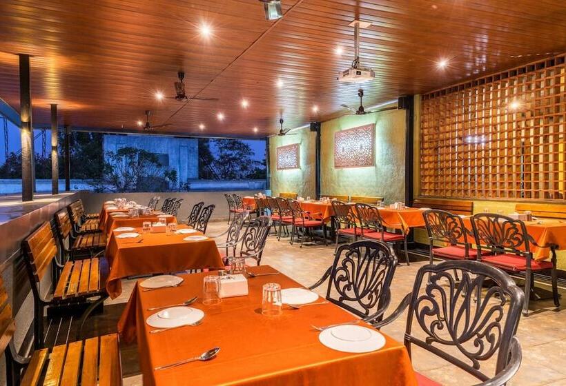 Fotos del hotel Treebo Tryst Grand Emerald:  17