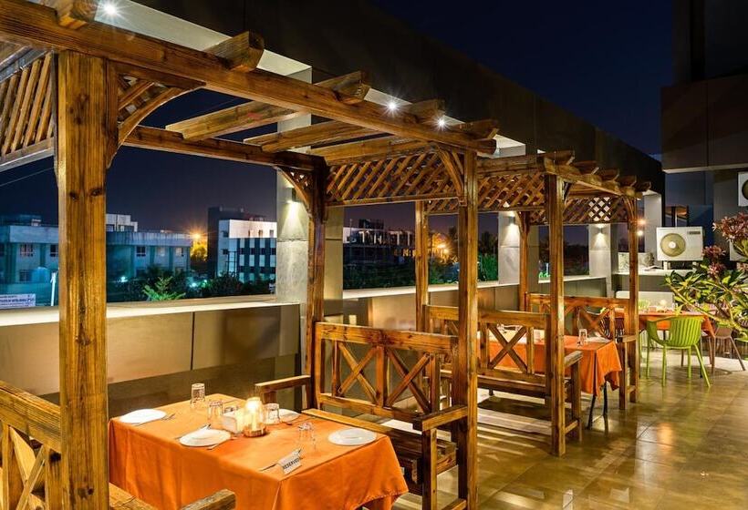 Fotos del hotel Treebo Tryst Grand Emerald:  6