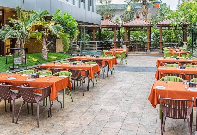 Fotos del hotel Treebo Tryst Grand Emerald:  23