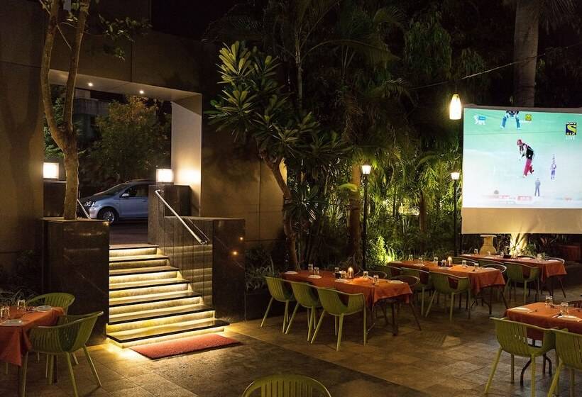 Fotos del hotel Treebo Tryst Grand Emerald:  25