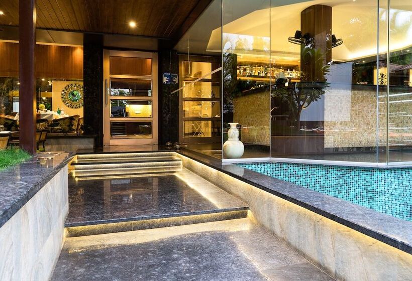 Fotos del hotel Treebo Tryst Grand Emerald:  4