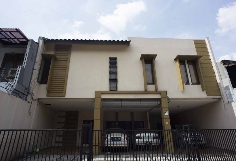 Fotos del hotel Reddoorz @ Kebayoran Lama Selatan:  5