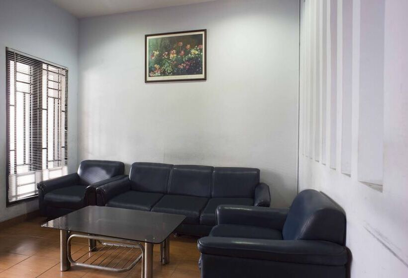 Fotos del hotel Reddoorz @ Kebayoran Lama Selatan:  13