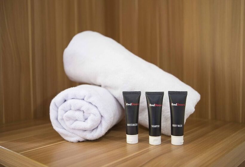 Fotos del hotel Reddoorz @ Kebayoran Lama Selatan:  8