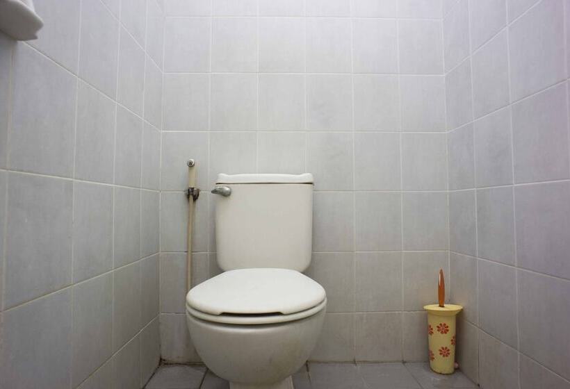 Fotos del hotel Reddoorz @ Kebayoran Lama Selatan:  7