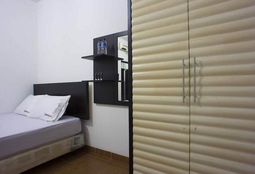 Fotos del hotel Reddoorz @ Kebayoran Lama Selatan:  10