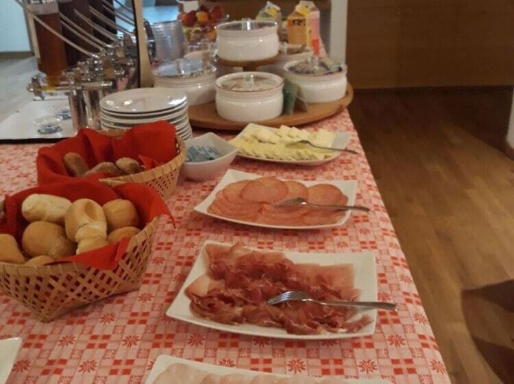 Fotos del hotel Lacromabio   & Apartments:  14